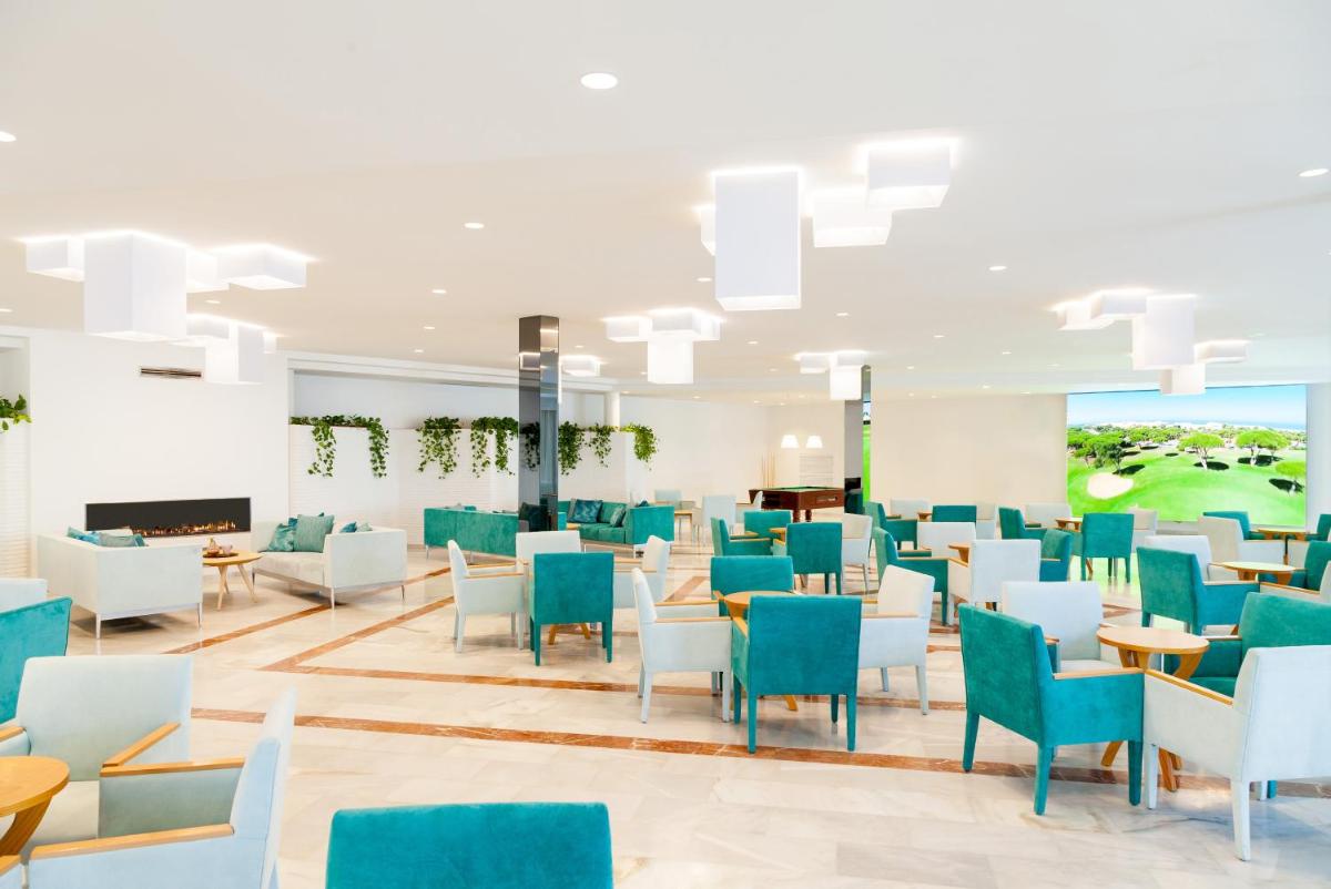Zona de estar de Iberostar Waves Royal Andalus