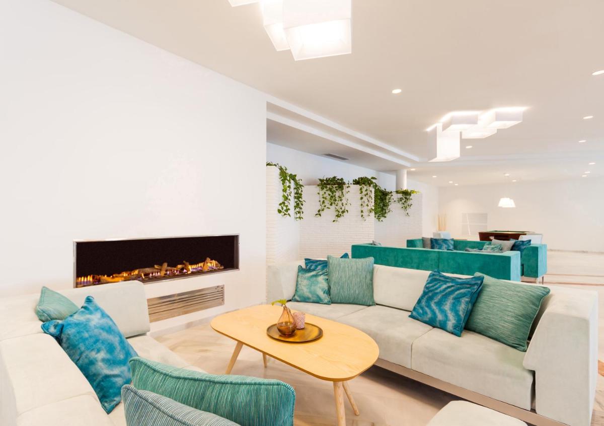 Zona de estar de Iberostar Waves Royal Andalus