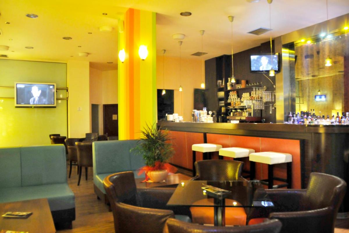 Hotel Elena - Housity
