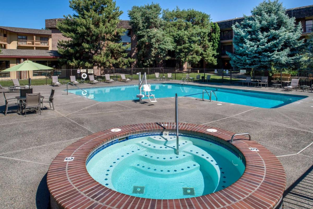 Red Lion Hotel Pasco Airport & Conference Center - Housity