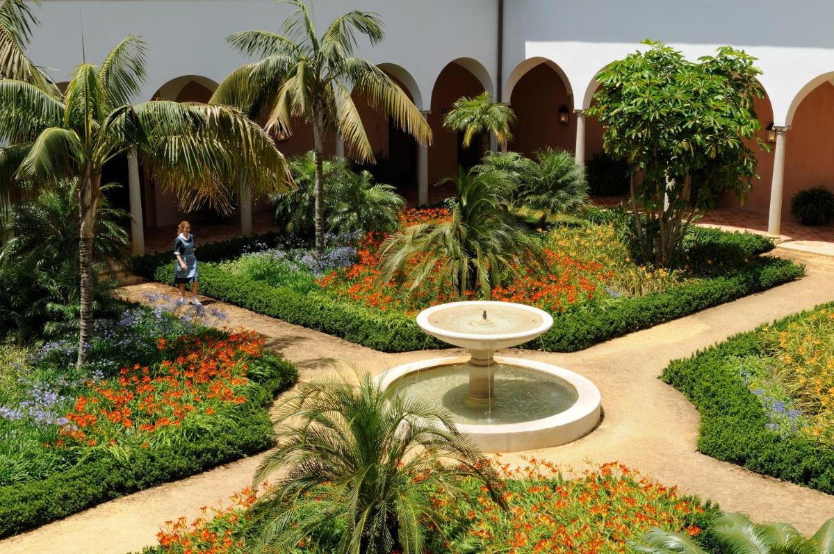 Jardín al aire libre en Finca Cortesin Hotel Golf & Spa