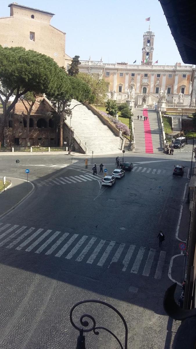 Rome Downtown Suite Bed and Breakfast Aracoeli - Housity
