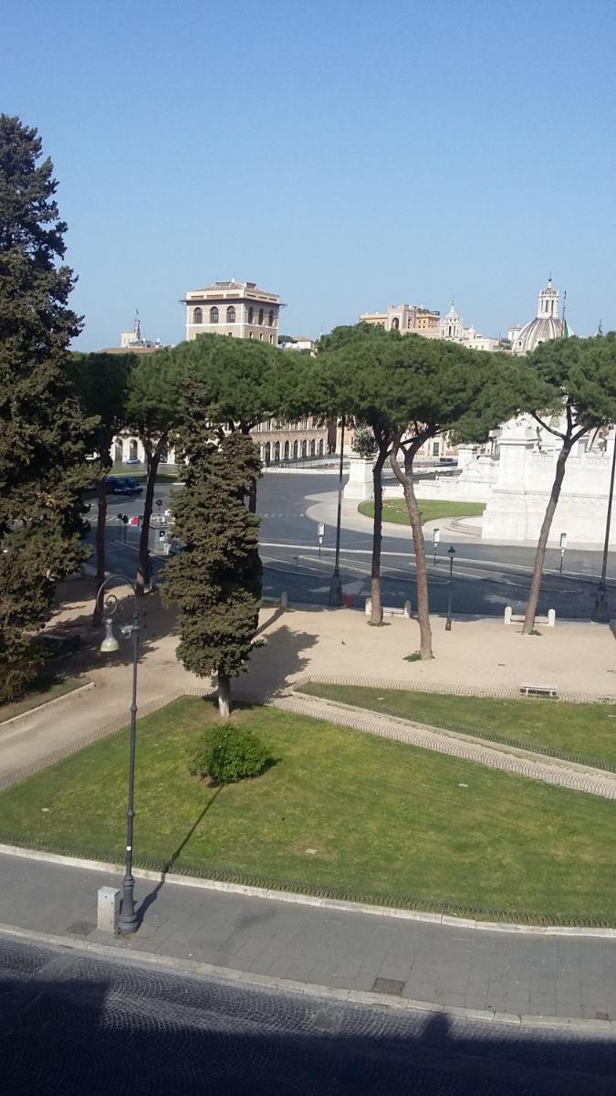 Rome Downtown Suite Bed and Breakfast Aracoeli - Housity