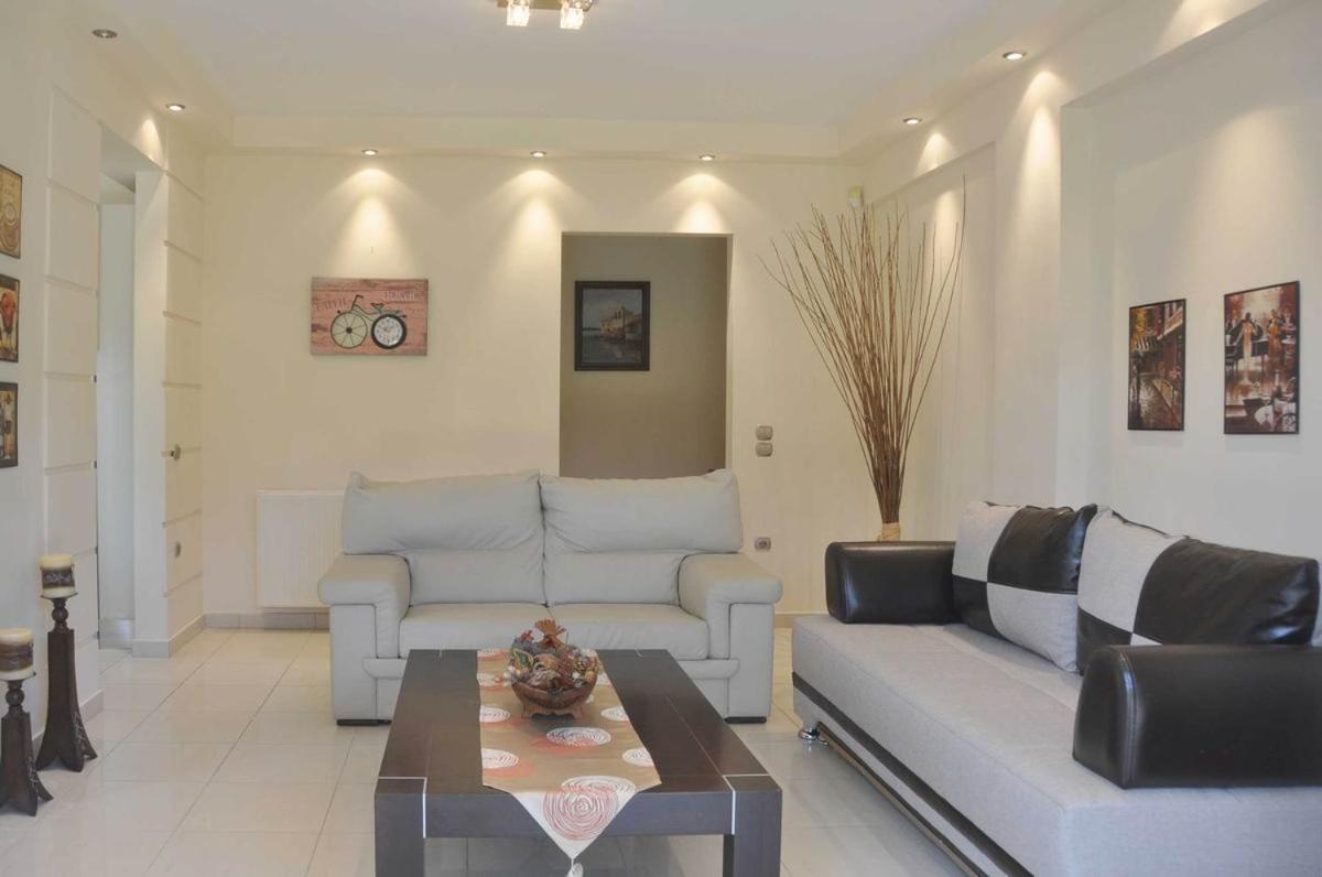 Beautiful house with garden in Rhodes - Housity