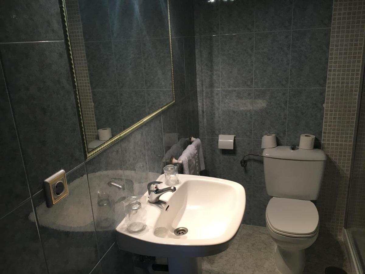 Hostal El Pinar - Housity