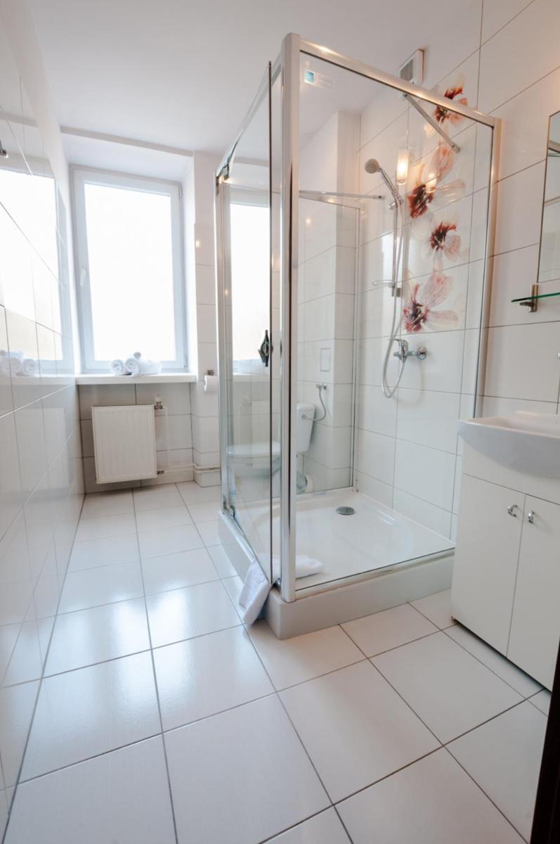 Hotel Komes - Housity