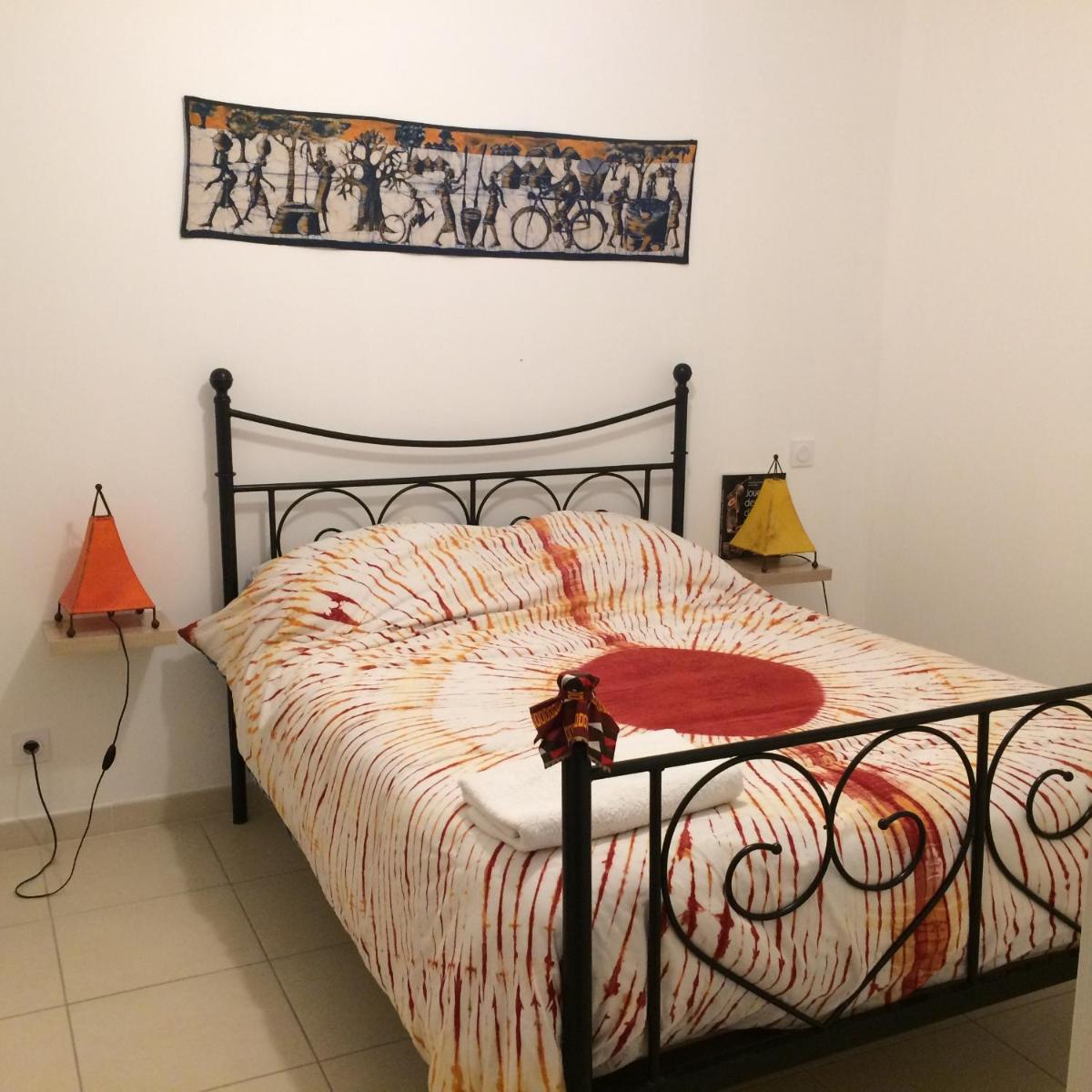 Entre Brousse Et Garrigue - Housity