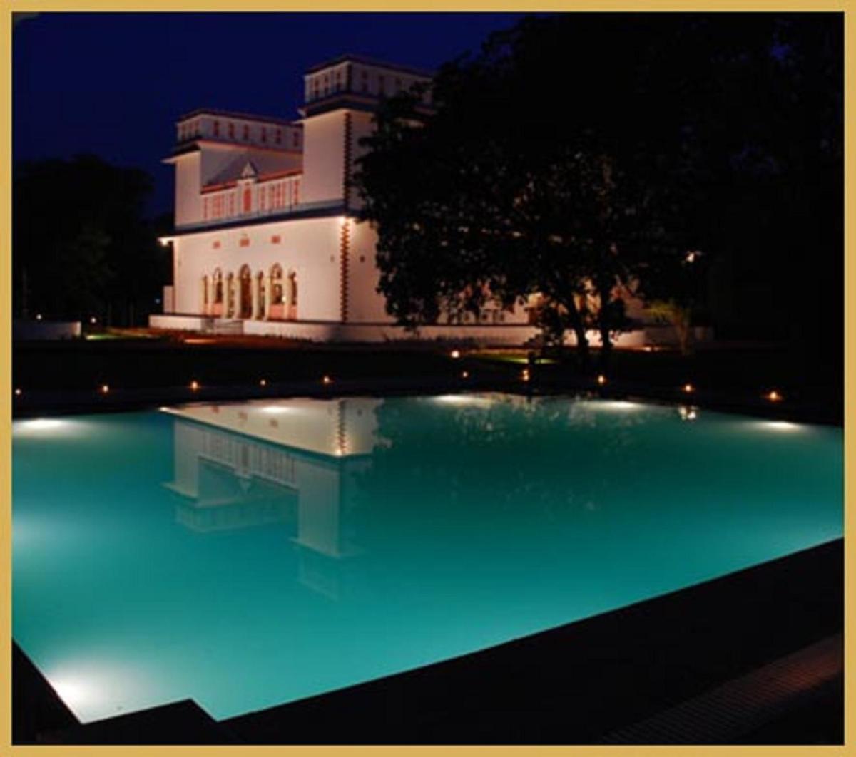 Suitetrails - Hotel Bijay Niwas Palace
