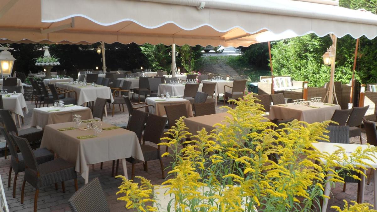 Restaurant ou autre lieu de restauration dans l'établissement Logis Hôtel Les Peupliers