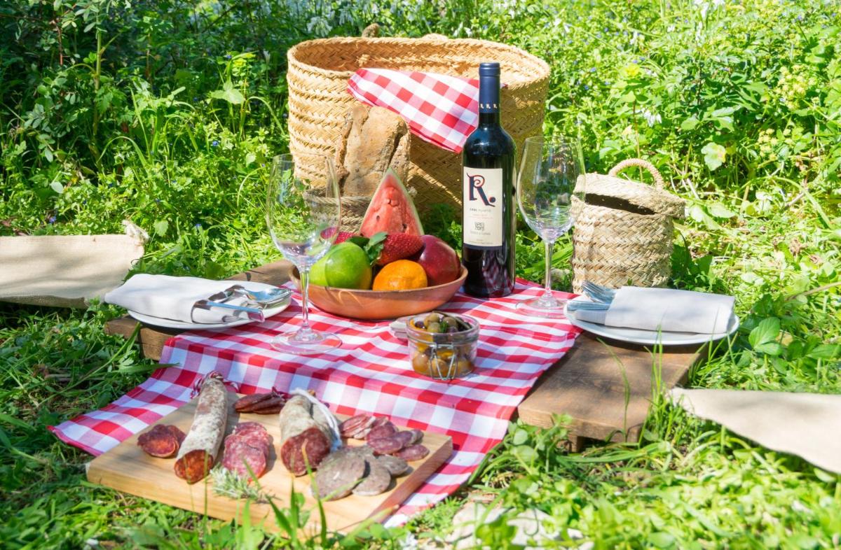 Comida en o cerca de este hotel