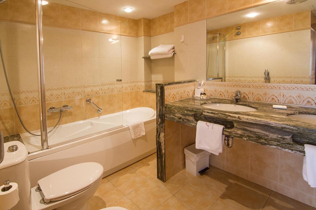 Un baño de Hotel Rosa & Spa Begur