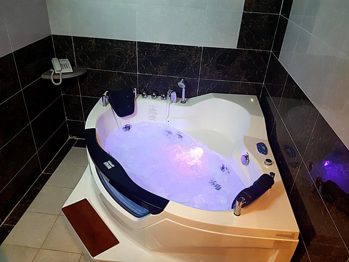 Latheqiya Palace Hotel Suites - Housity