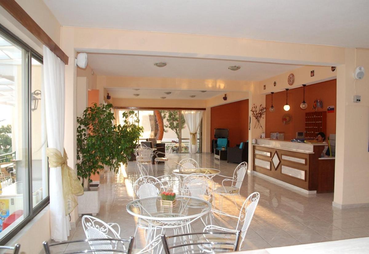 Anthemis Hotel Apartments - Housity