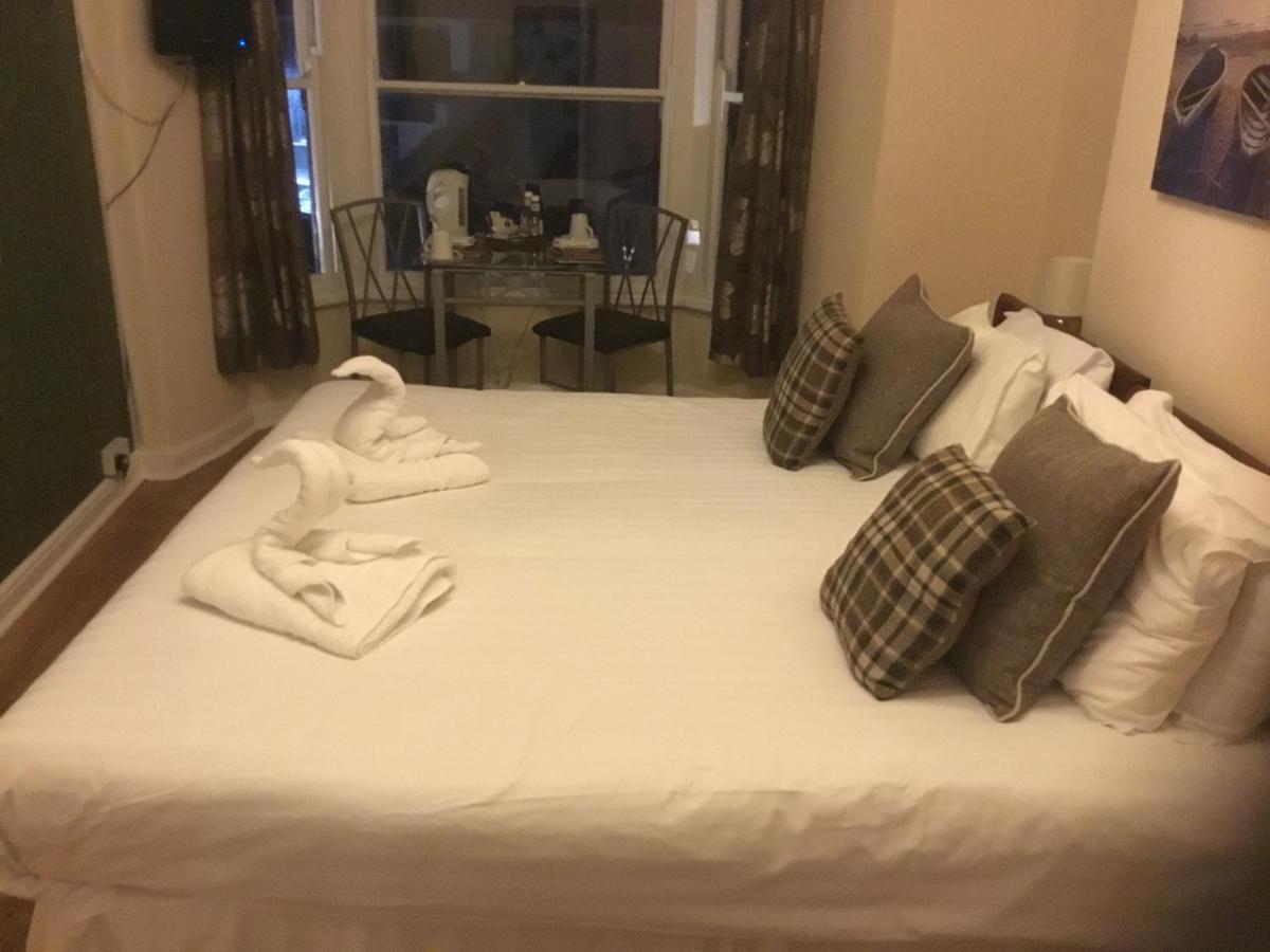 The Dock Inn - Housity