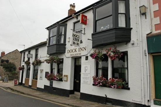The Dock Inn - Housity