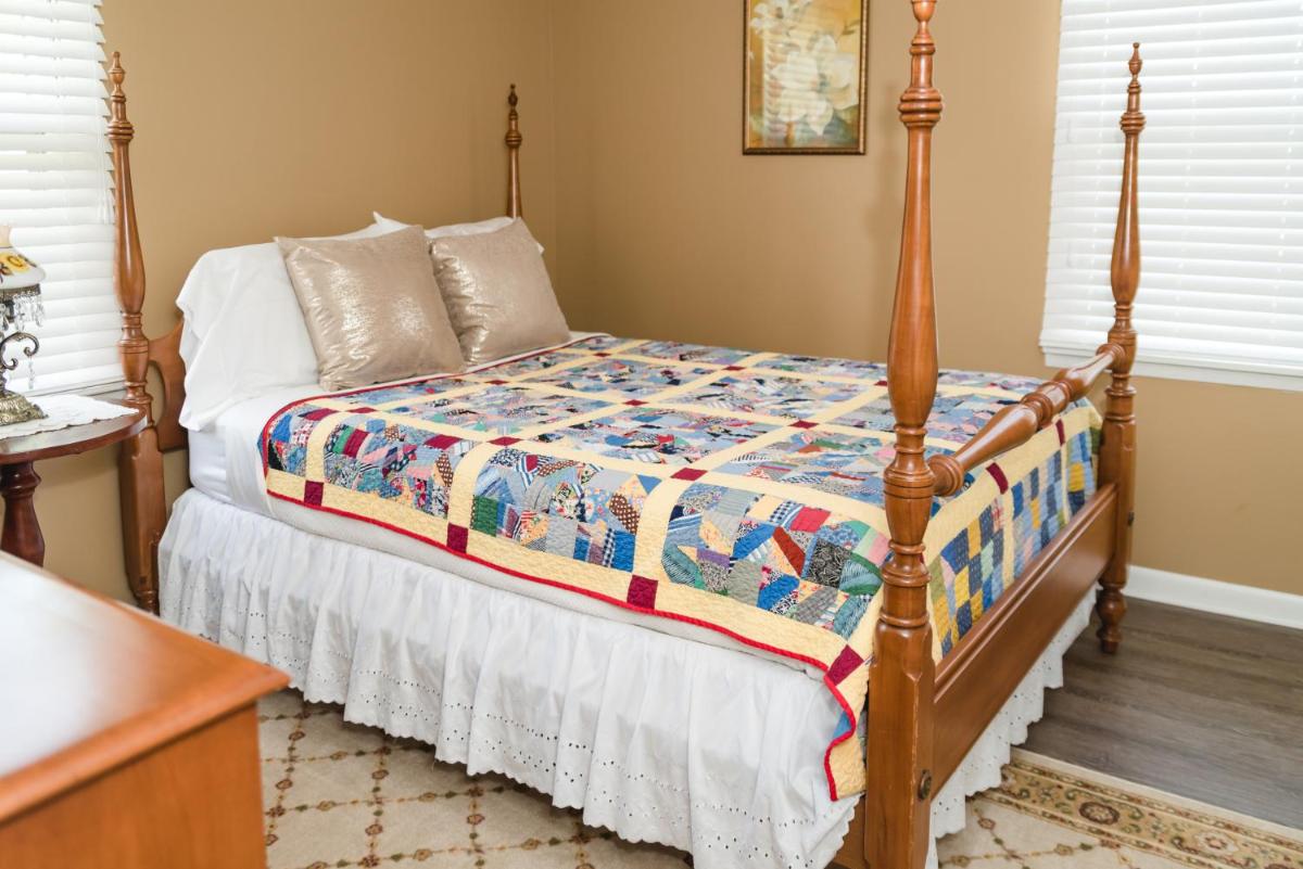 Grandma's Cottage Sleeps 10 - Housity