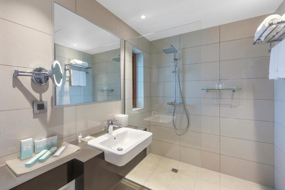 Ramada Resort by Wyndham Port Vila - Hizvo