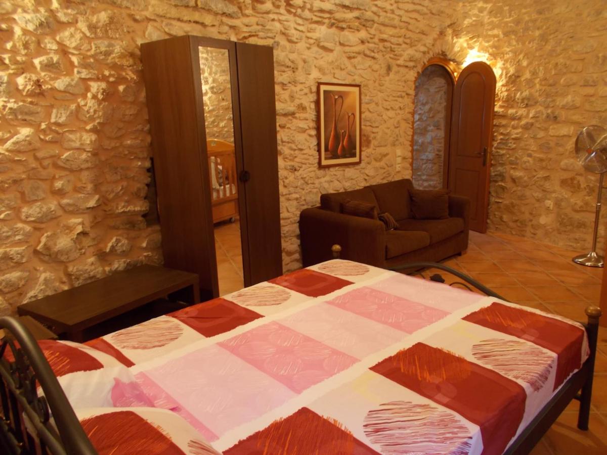 Traditional Guest house Chrisyis - Housity