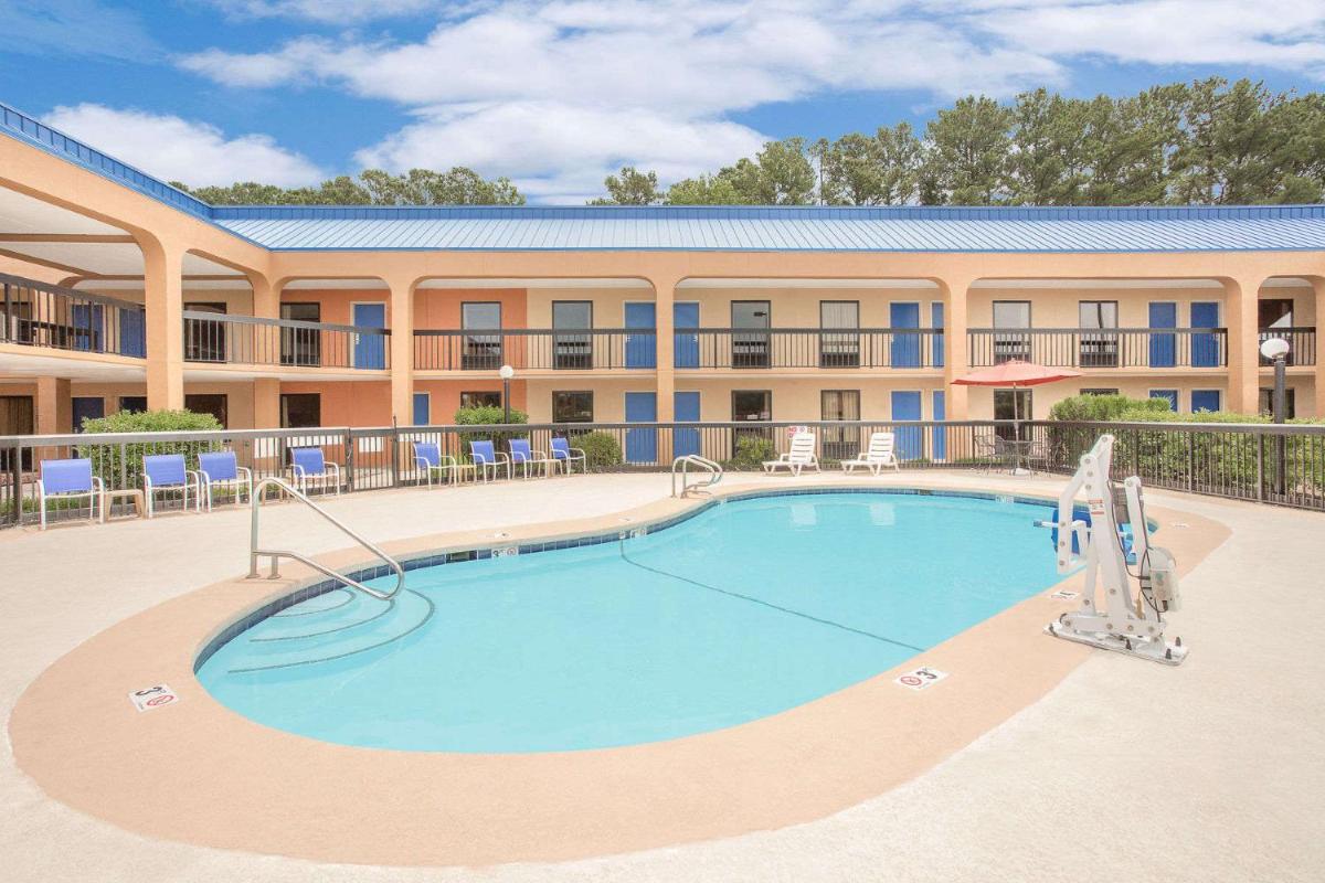 Baymont by Wyndham Greenville - Housity
