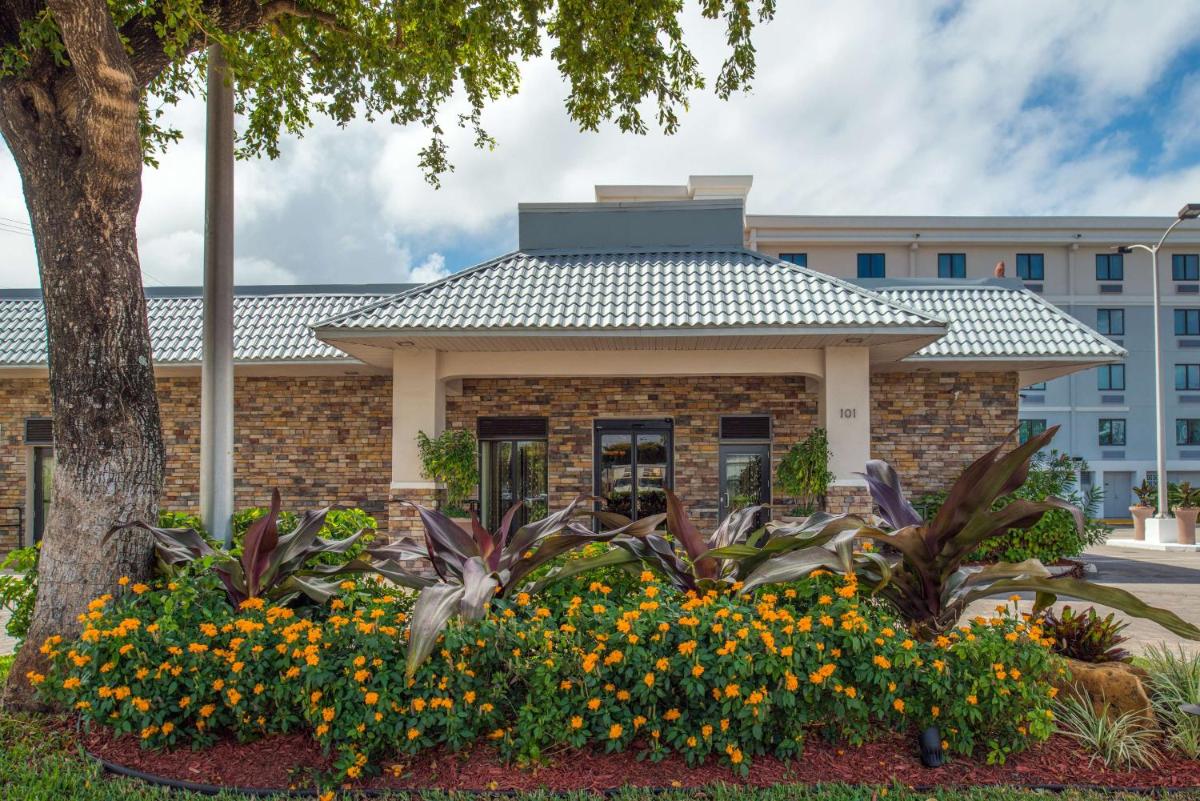 Best Western Plus Hollywood/Aventura - Housity