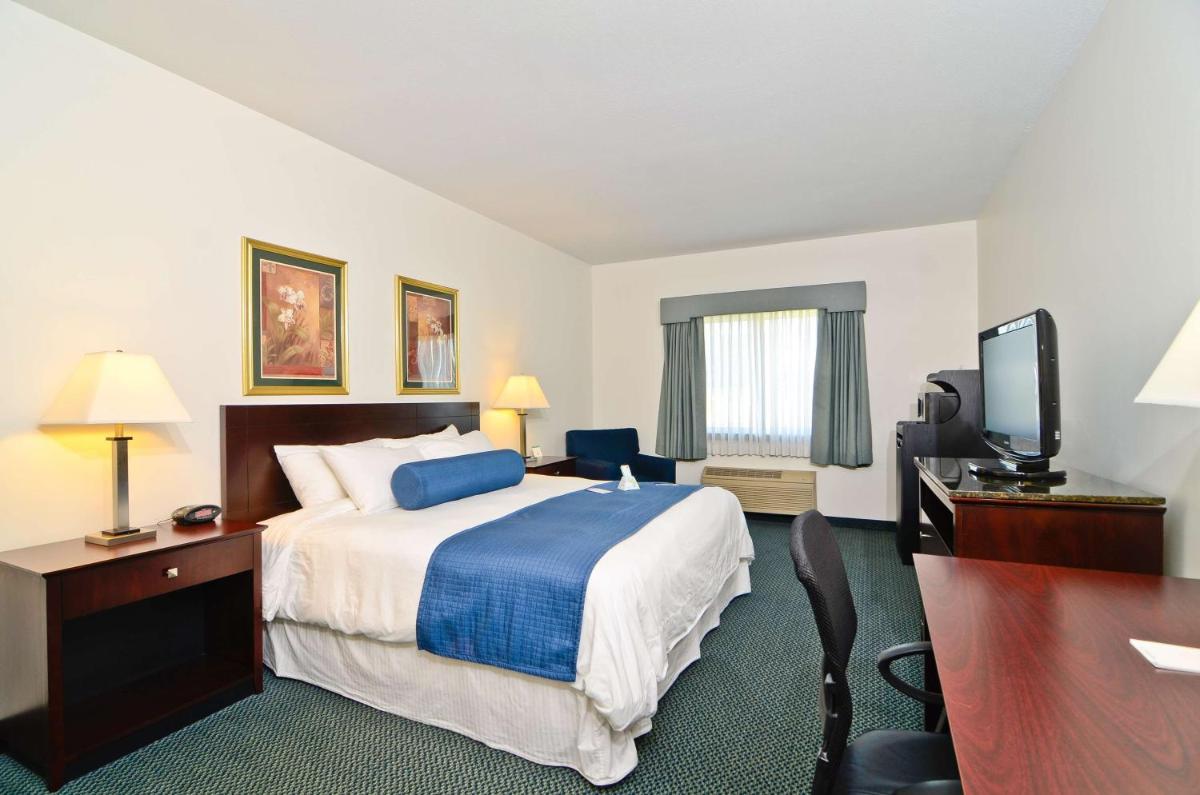 Best Western Plus Gas City - Housity