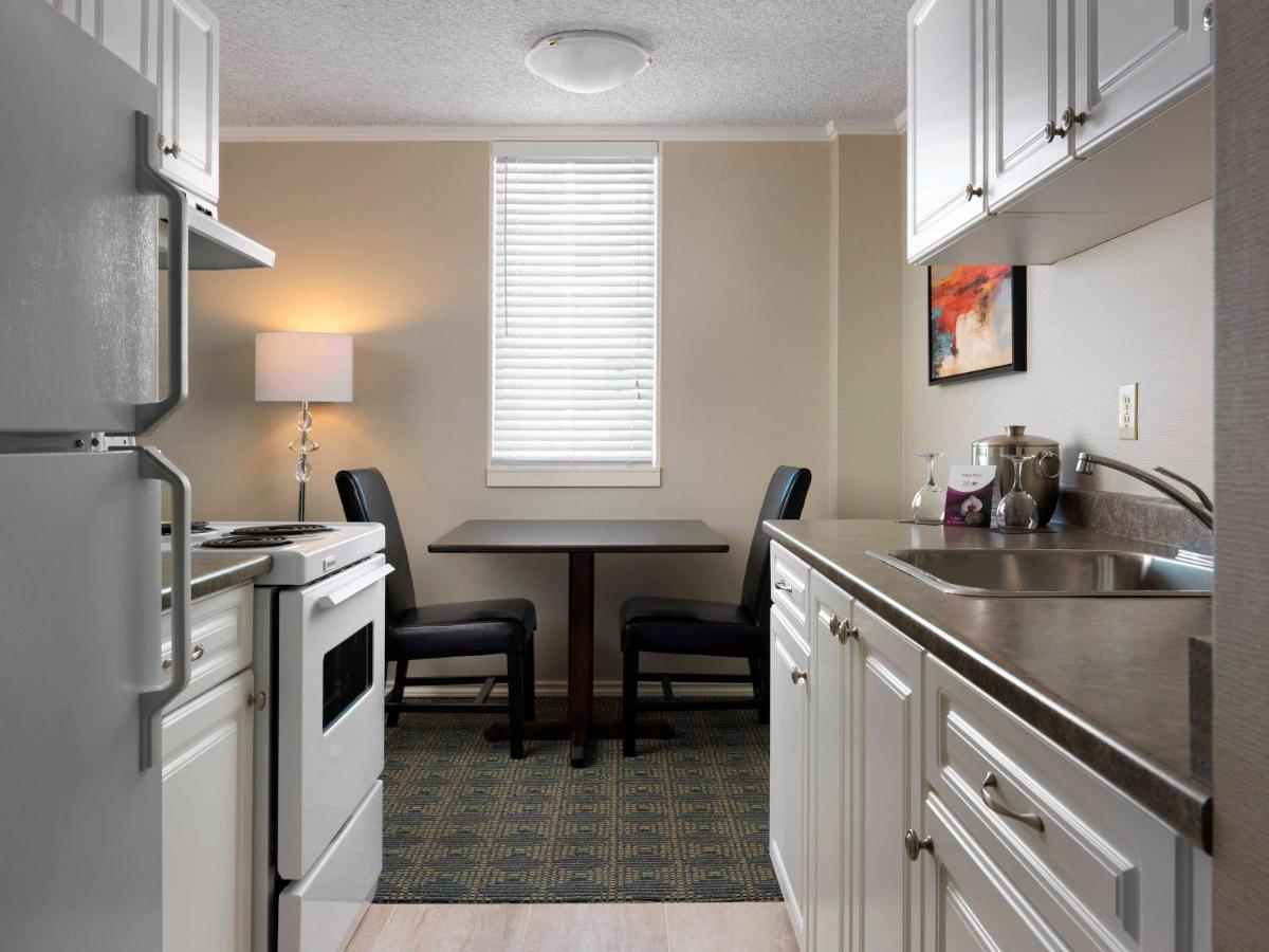 Suitetrails - Chateau Victoria Hotel & Suites