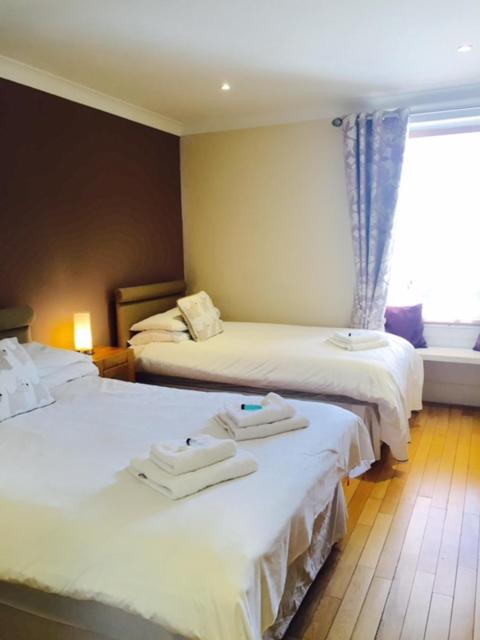 The Crown Hotel - Housity