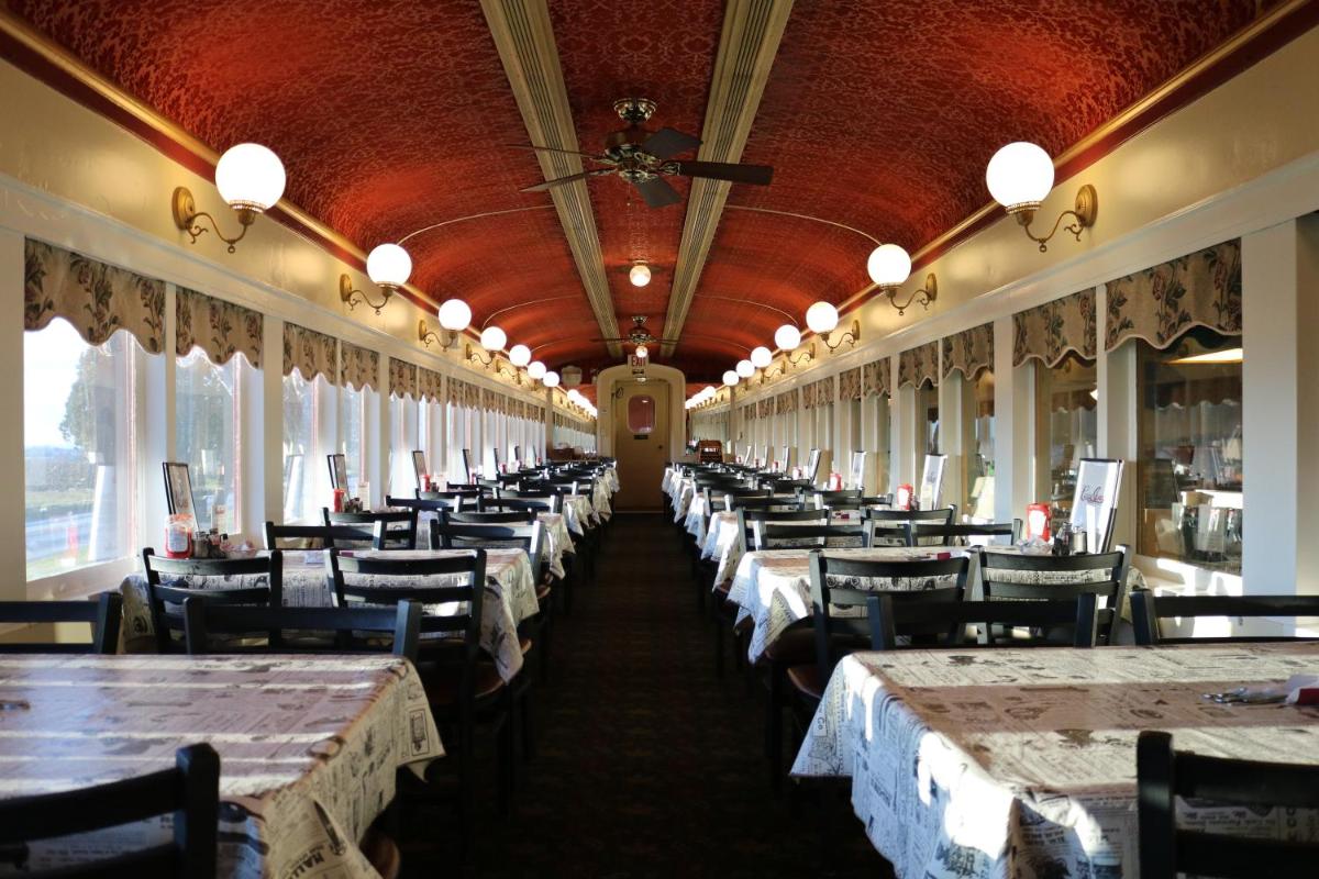 Red Caboose Motel & Restaurant - Housity