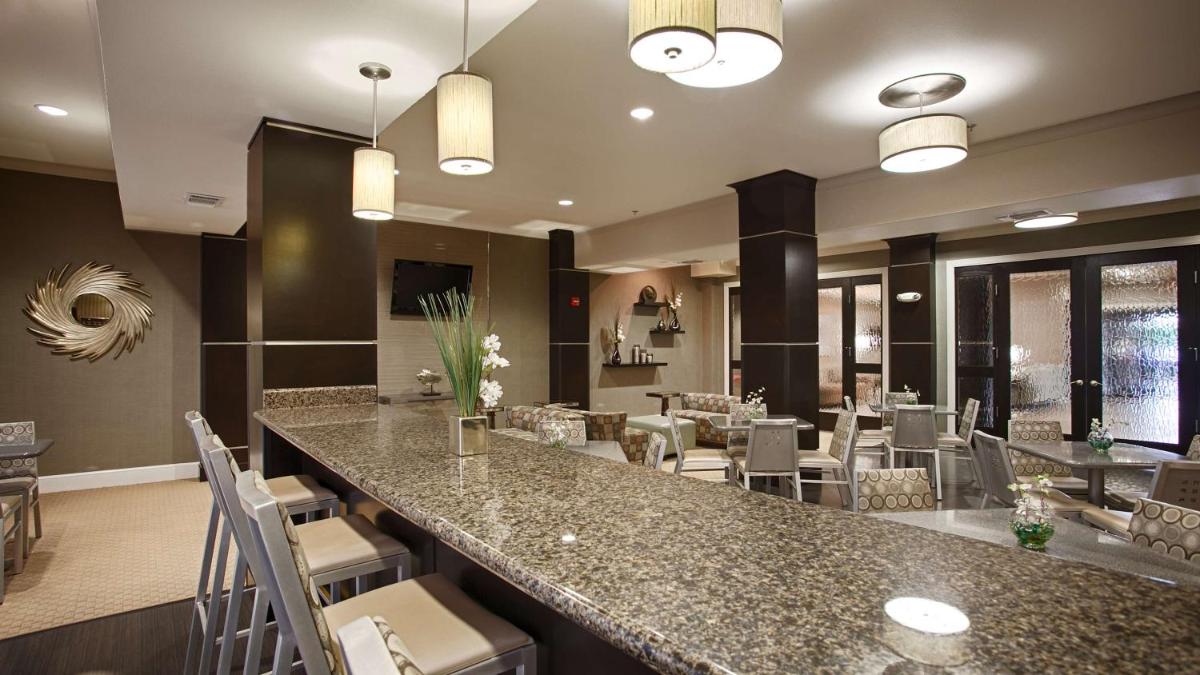 Best Western Plus Texarkana Inn and Suites - Housity