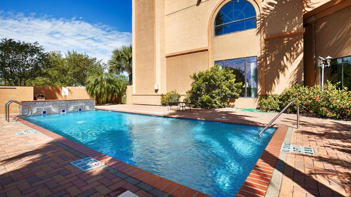 Best Western Casa Villa Suites - Housity