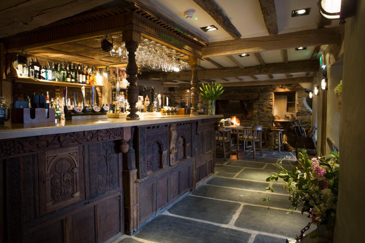 The Queen's Head Hotel - Housity