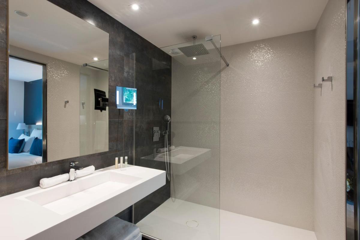 Salle de bains dans l'établissement Golden Tulip Sophia Antipolis - Hotel & Spa