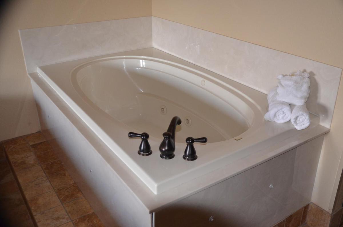 Grand Smokies Resort Lodge Pigeon Forge - Housity