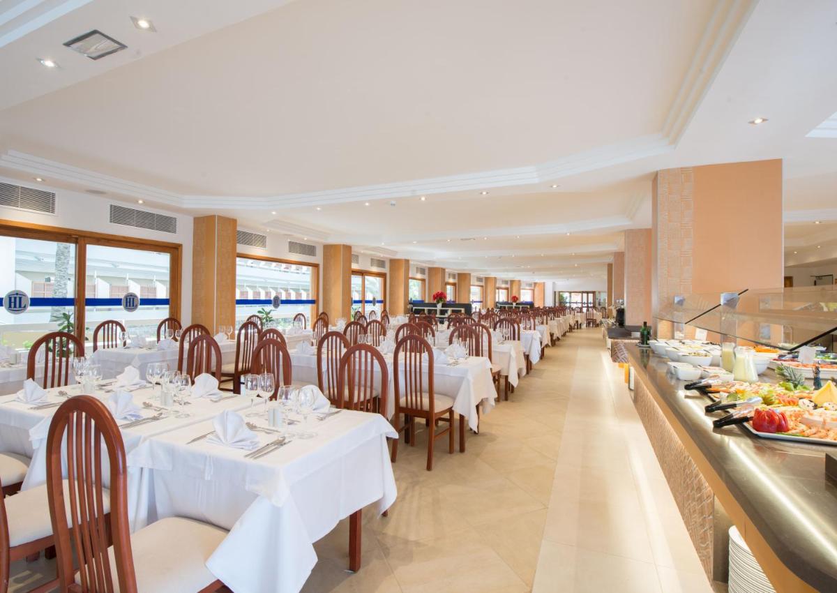 Comida en o cerca de este hotel