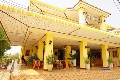 โรงแรมพิมายบุรี Phimaiburi Apartment - Housity