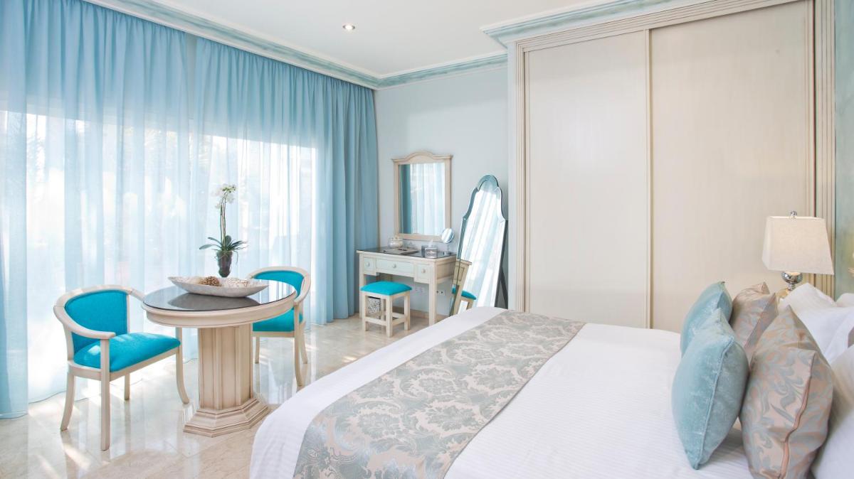 Cama o camas de una habitación en El Oceano Beach Hotel Adults only recommended