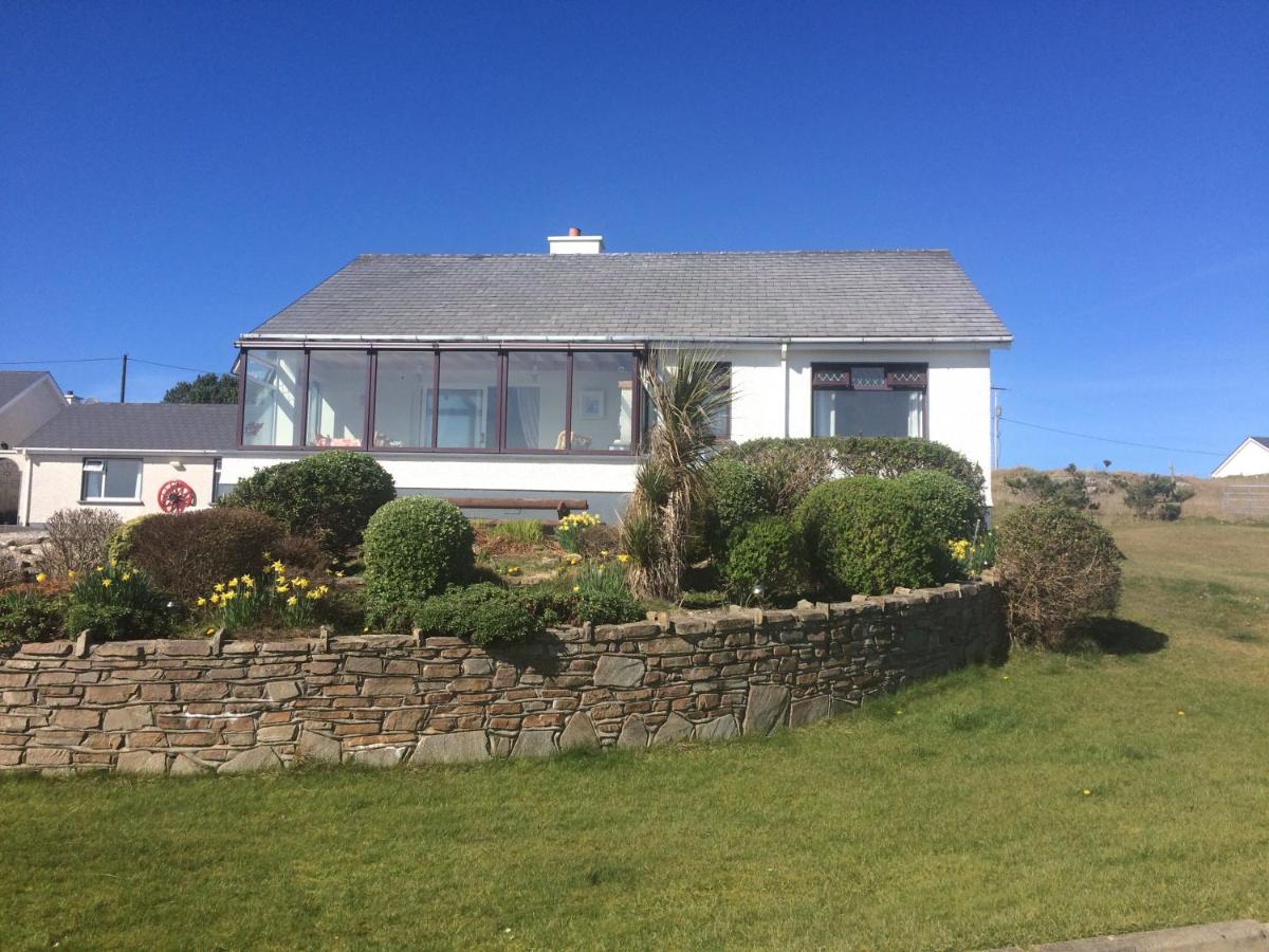 Hillcrest Holiday Home - Housity