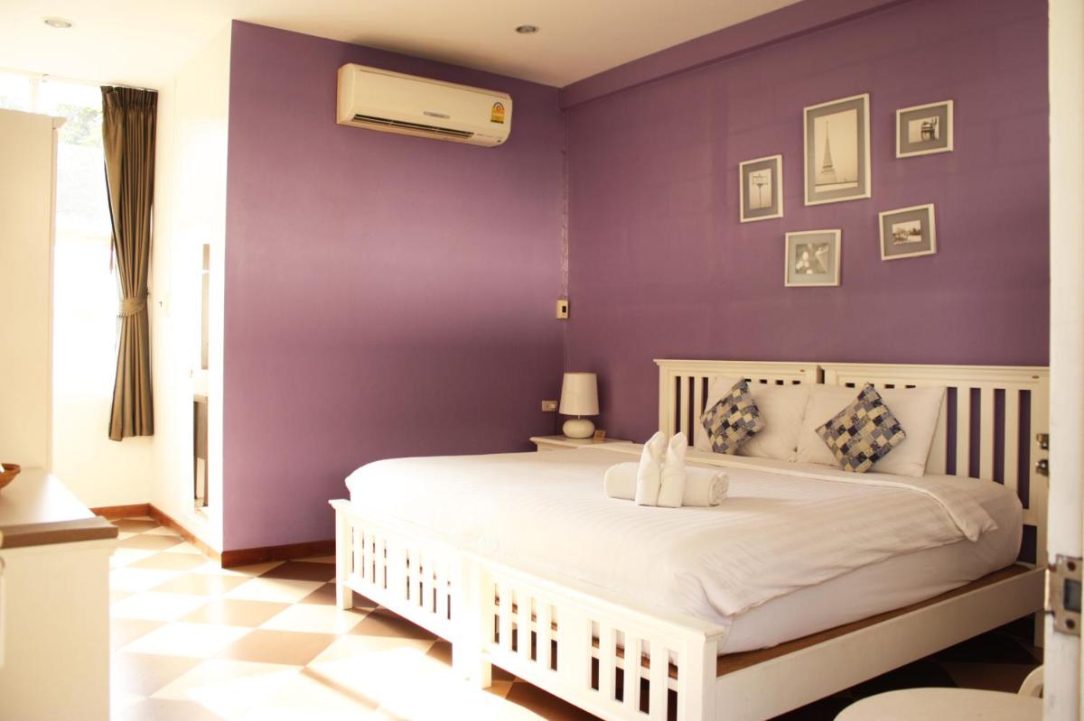 Feung Nakorn Balcony Rooms and Cafe - Housity