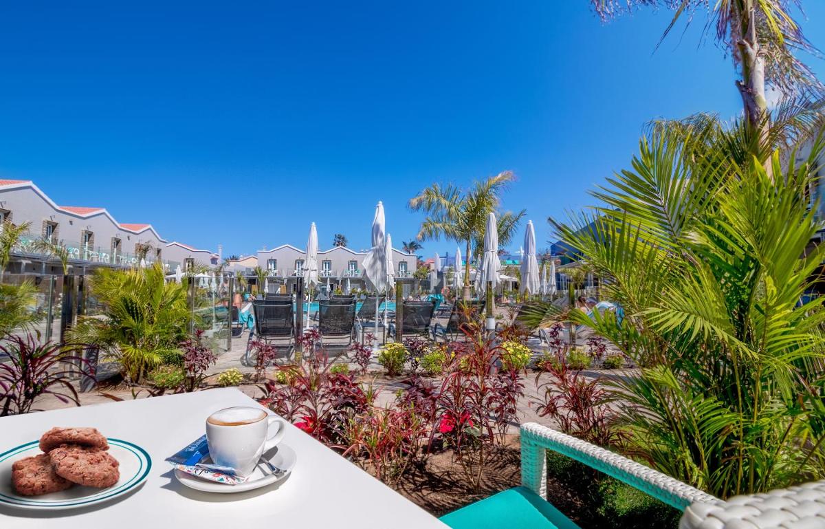 Jardín al aire libre en Hotel LIVVO Los Calderones - Adults recommended
