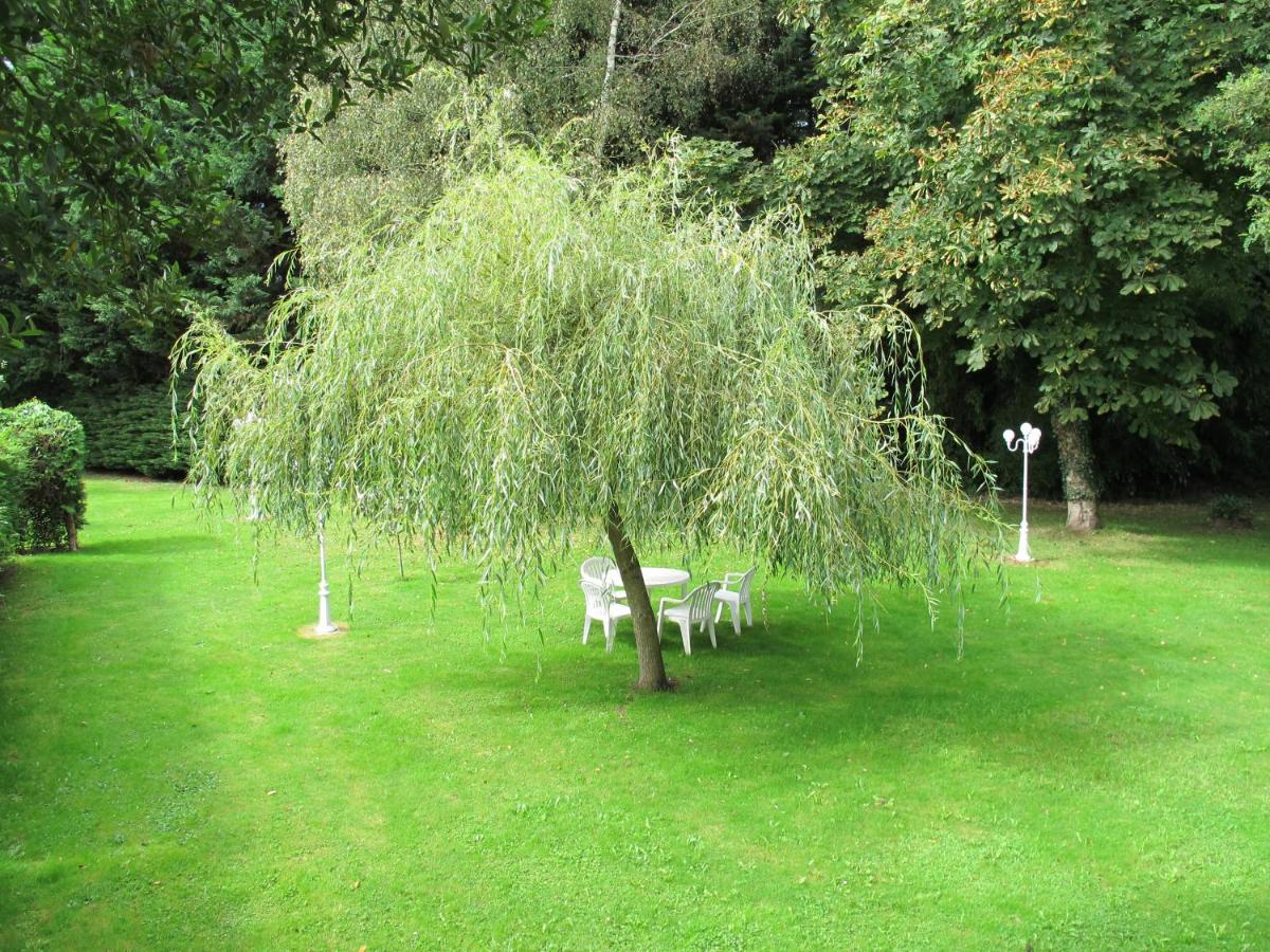 Jardin de l'établissement Logis Deshors-Foujanet