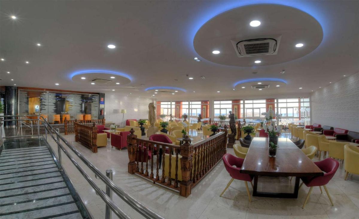 Un restaurante o sitio para comer en Hotel & Spa Entremares