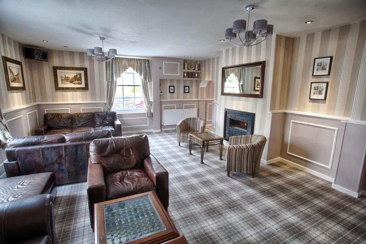 The Elephant & Castle Hotel - Housity