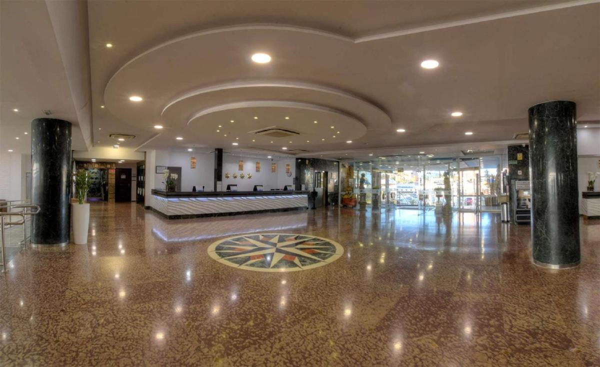 El vestíbulo o zona de recepción de Hotel & Spa Entremares