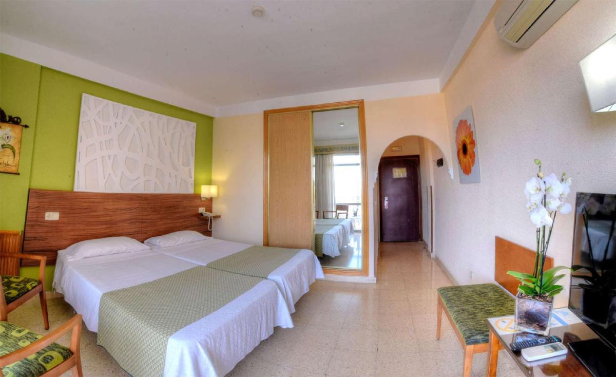 Cama o camas de una habitación en Hotel & Spa Entremares