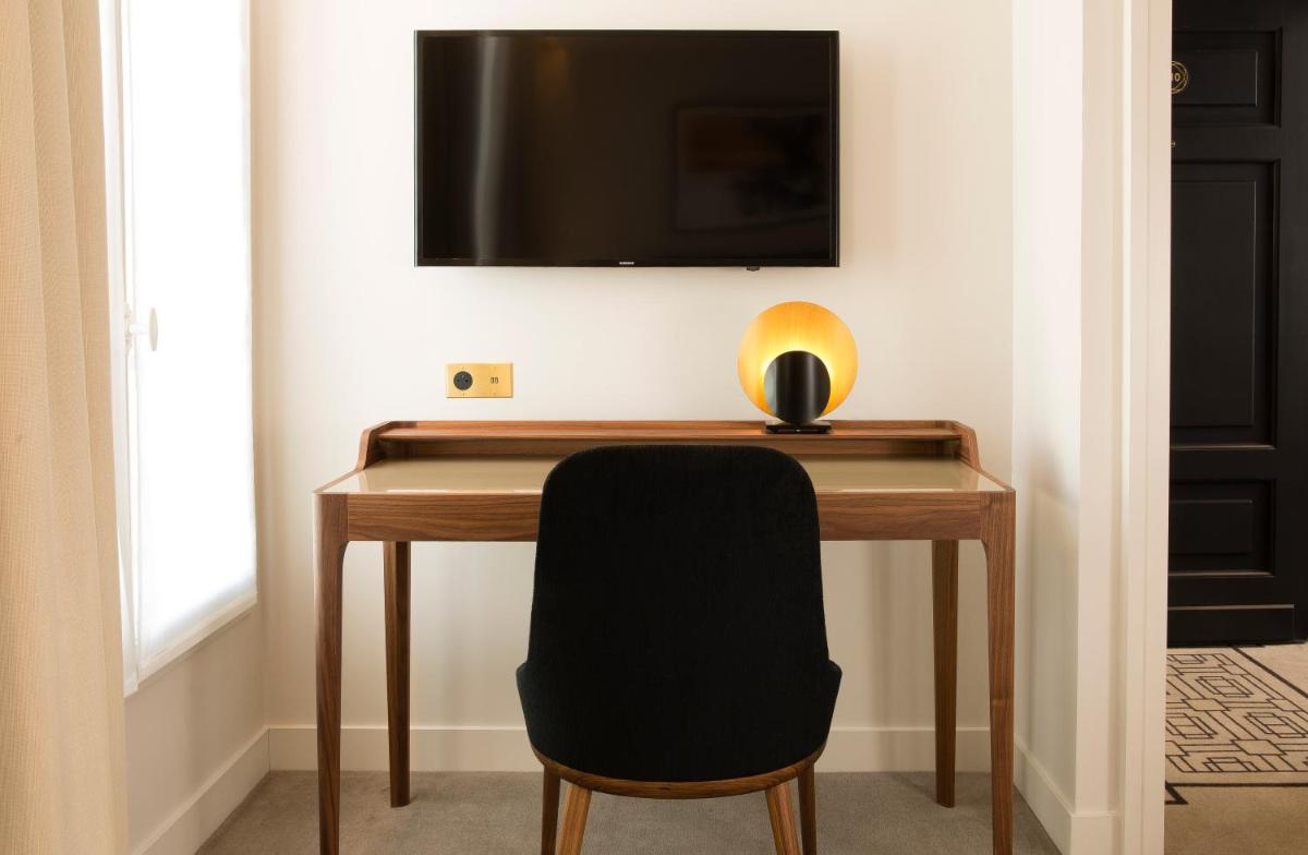 Télévision ou salle de divertissement dans l'établissement Le Tsuba Hotel