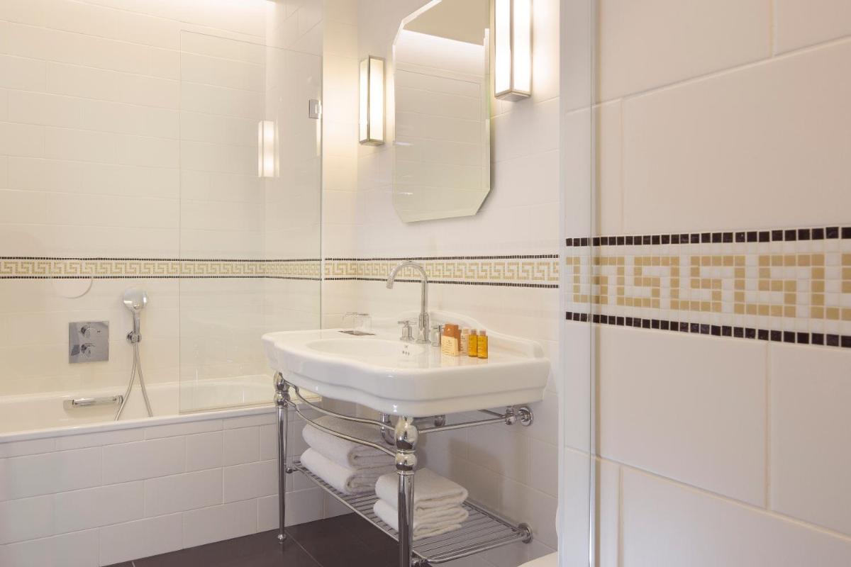 Salle de bains dans l'établissement Le Tsuba Hotel