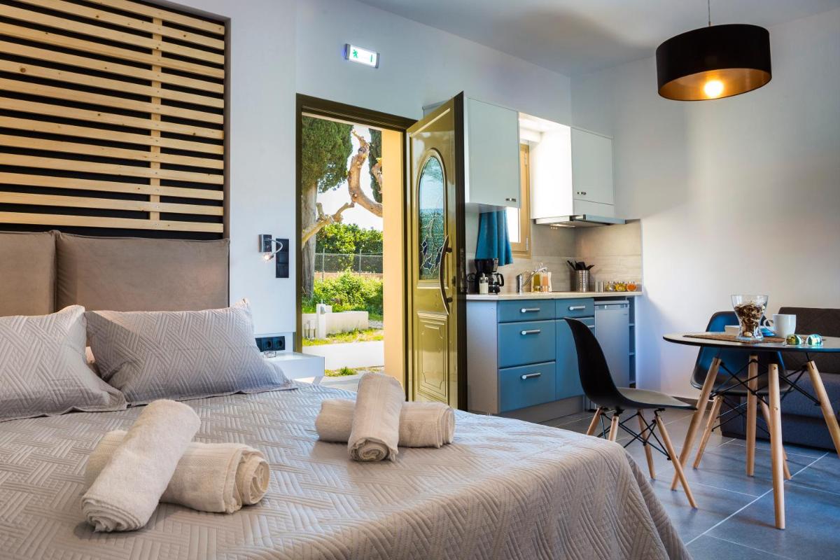 Cypress Garden Villas - Housity