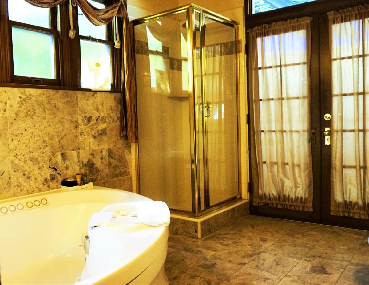 Amber House Inn Of Midtown - Housity