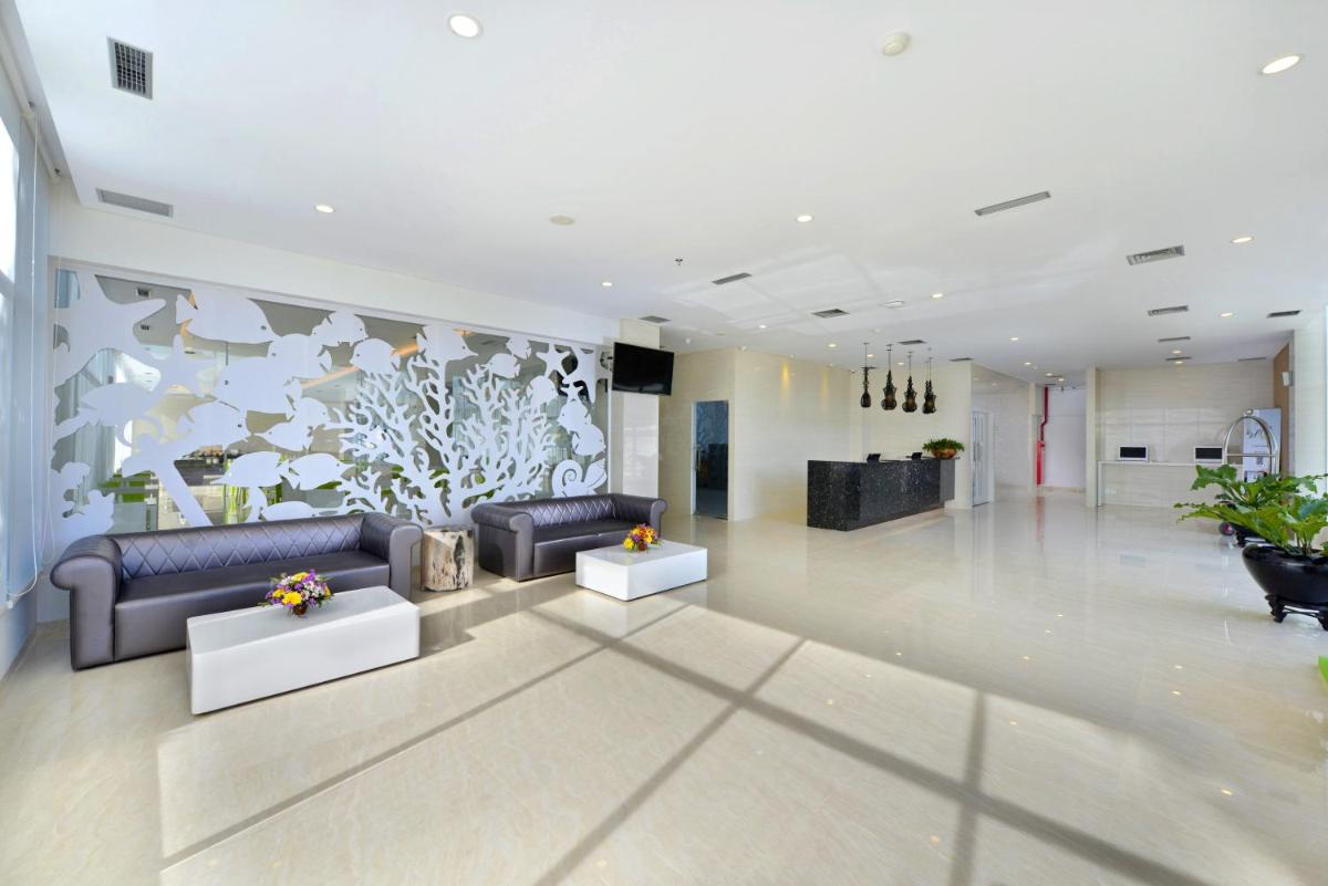 Whiz Prime Hotel Sudirman Cilacap - Housity