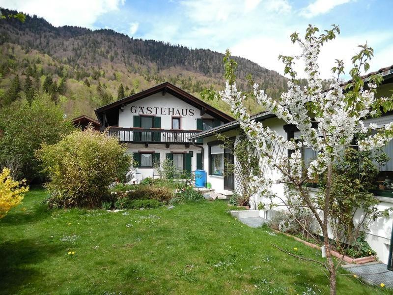 Hotel Edelweiß - Housity